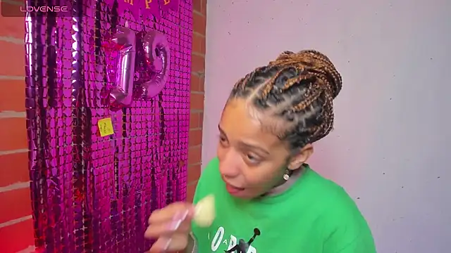 Snapshot of yumi_hanna chatting on September 10, 2025, 11:15 pm yumi hanna online show from September 10, 2025, 11:15 pm