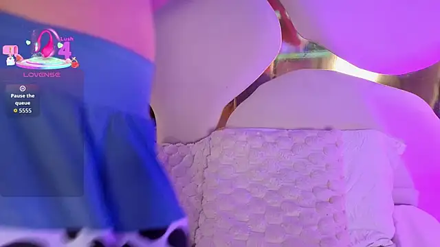 Snapshot of SofiJones_ chatting on February 17, 2026, 9:23 pm SofiJones online show from February 17, 2026, 9:23 pm