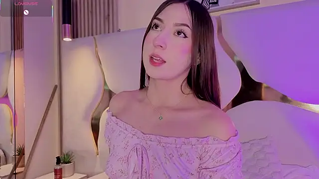 Snapshot of SofiJones_ chatting on February 7, 2026, 9:23 pm SofiJones online show from February 7, 2026, 9:23 pm