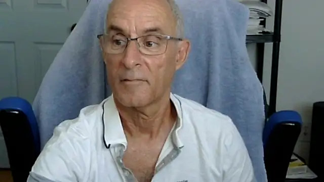 Snapshot of funone1999 chatting on October 27, 2025, 8:32 pm funone1999 online show from October 27, 2025, 8:32 pm