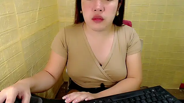 xUrDreamSlutWhore online show from October 21, 2025, 3:00 pm