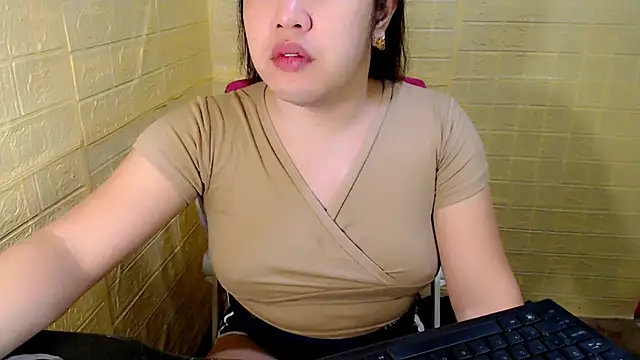 xUrDreamSlutWhore online show from November 3, 2025, 9:29 pm