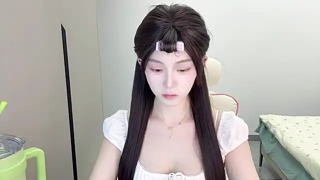 Snapshot of Cookie-oo chatting on October 2, 2025, 12:19 pm Cookie-oo online show from October 2, 2025, 12:19 pm