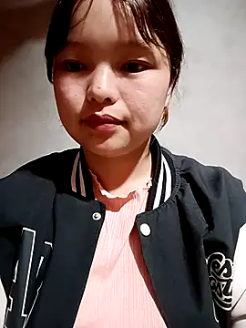 XoiXoi232 online show from October 25, 2025, 1:34 pm