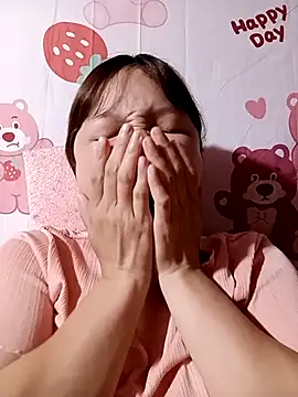 XoiXoi232 online show from October 24, 2025, 12:20 am