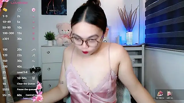 Snapshot of _Jenniyah_ chatting on December 3, 2025, 4:46 am Jenniyah online show from December 3, 2025, 4:46 am