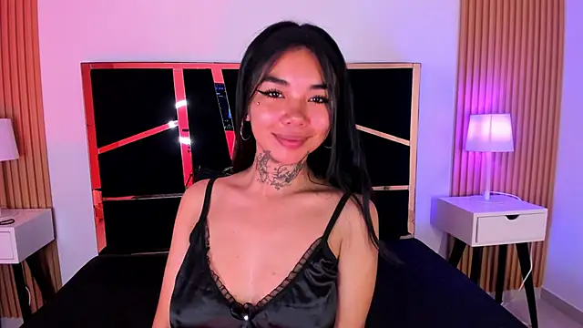 Snapshot of Celeeste18 chatting on November 4, 2025, 2:37 am Celeeste18 online show from November 4, 2025, 2:37 am