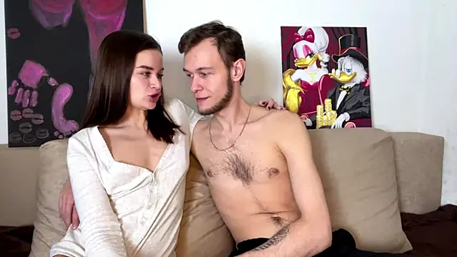 Petal Couple online show from November 3, 2025, 2:20 pm