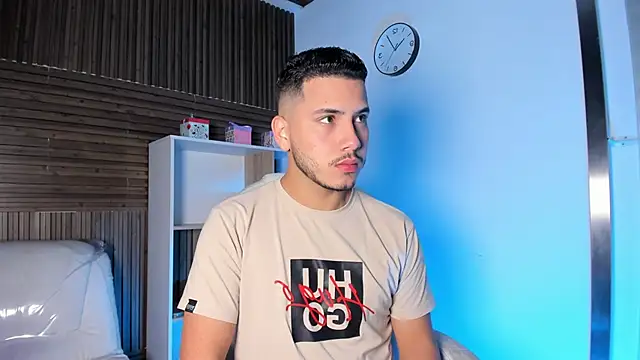 Snapshot of Axel_grey_ chatting on September 19, 2025, 12:09 pm Axel grey online show from September 19, 2025, 12:09 pm