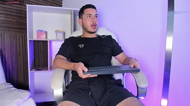 Snapshot of Axel_grey_ chatting on November 2, 2025, 1:27 pm Axel grey online show from November 2, 2025, 1:27 pm