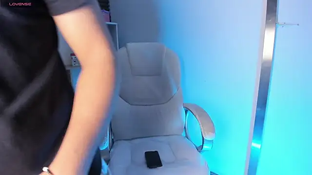 Snapshot of Axel_grey_ chatting on September 10, 2025, 12:37 pm Axel grey online show from September 10, 2025, 12:37 pm