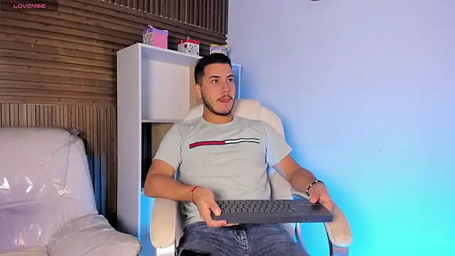 Snapshot of Axel_grey_ chatting on October 1, 2025, 12:31 pm Axel grey online show from October 1, 2025, 12:31 pm