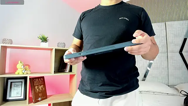 Axel grey  online show from April 4, 2026, 12:45 pm