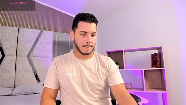 Snapshot of Axel_grey_ chatting on February 17, 2026, 12:46 pm Axel grey online show from February 17, 2026, 12:46 pm