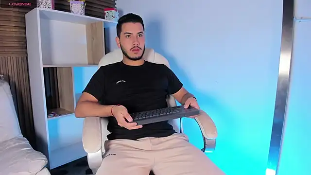 Snapshot of Axel_grey_ chatting on October 12, 2025, 11:55 am Axel grey online show from October 12, 2025, 11:55 am