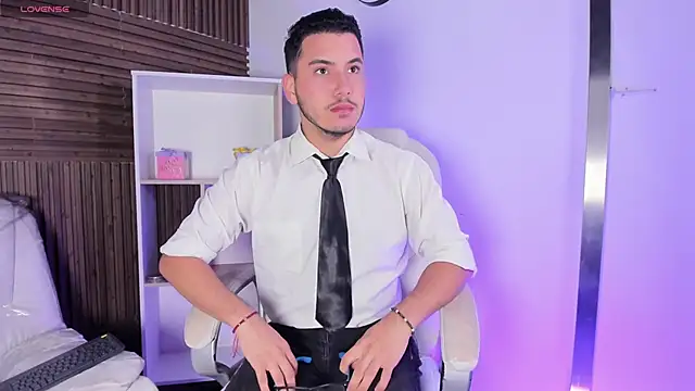 Snapshot of Axel_grey_ chatting on October 31, 2025, 12:46 pm Axel grey online show from October 31, 2025, 12:46 pm