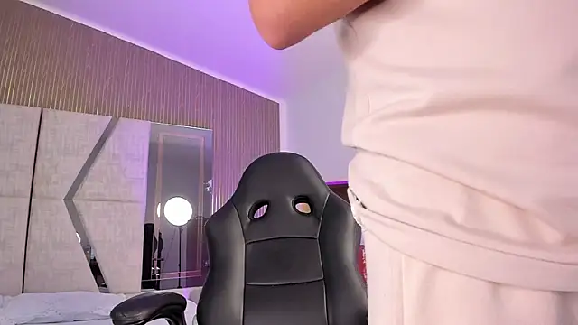 Snapshot of Axel_grey_ chatting on February 7, 2026, 12:46 pm Axel grey online show from February 7, 2026, 12:46 pm