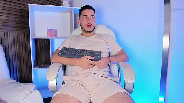 Snapshot of Axel_grey_ chatting on October 29, 2025, 12:26 pm Axel grey online show from October 29, 2025, 12:26 pm