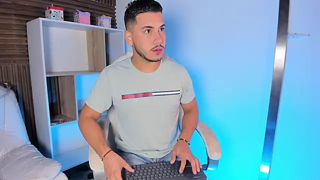 Snapshot of Axel_grey_ chatting on September 23, 2025, 12:34 pm Axel grey online show from September 23, 2025, 12:34 pm