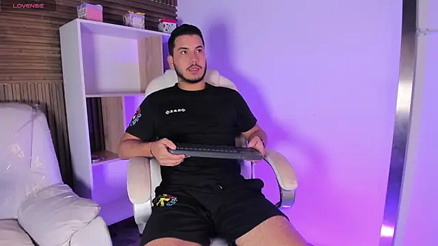 Snapshot of Axel_grey_ chatting on October 14, 2025, 12:28 pm Axel grey online show from October 14, 2025, 12:28 pm