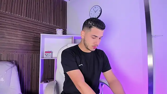 Snapshot of Axel_grey_ chatting on October 22, 2025, 12:15 pm Axel grey online show from October 22, 2025, 12:15 pm