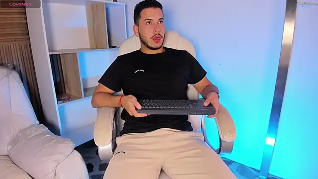 Snapshot of Axel_grey_ chatting on October 3, 2025, 12:28 pm Axel grey online show from October 3, 2025, 12:28 pm