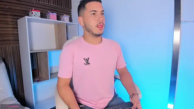 Snapshot of Axel_grey_ chatting on September 24, 2025, 12:11 pm Axel grey online show from September 24, 2025, 12:11 pm