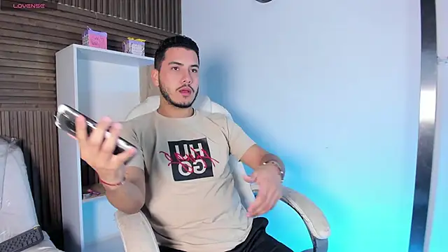 Snapshot of Axel_grey_ chatting on October 9, 2025, 12:06 pm Axel grey online show from October 9, 2025, 12:06 pm