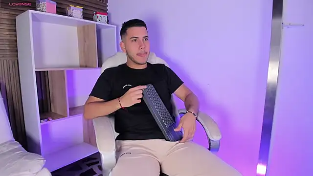 Snapshot of Axel_grey_ chatting on October 18, 2025, 12:18 pm Axel grey online show from October 18, 2025, 12:18 pm