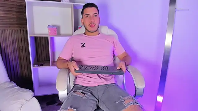 Snapshot of Axel_grey_ chatting on October 27, 2025, 12:17 pm Axel grey online show from October 27, 2025, 12:17 pm