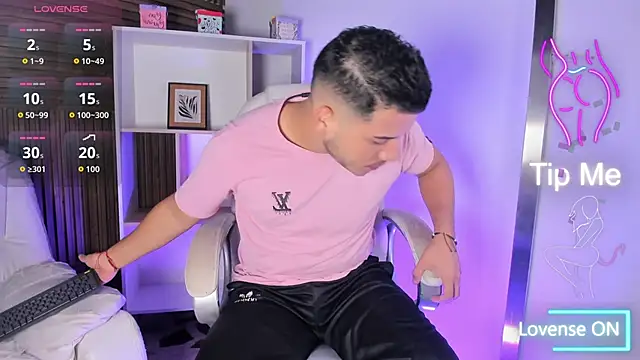 Snapshot of Axel_grey_ chatting on November 16, 2025, 11:37 am Axel grey online show from November 16, 2025, 11:37 am