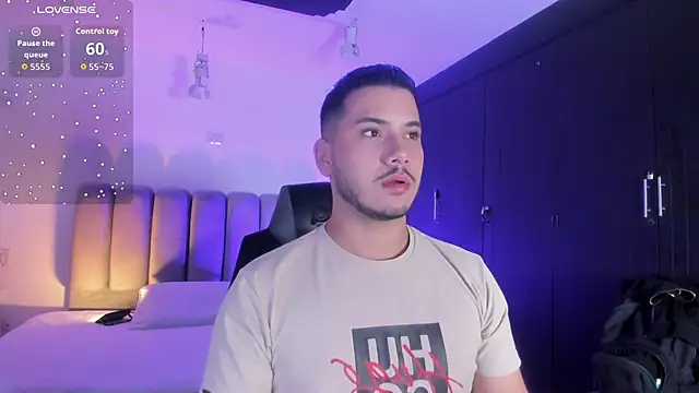 Snapshot of Axel_grey_ chatting on June 2, 2026, 4:34 am Axel grey online show from June 2, 2026, 4:34 am