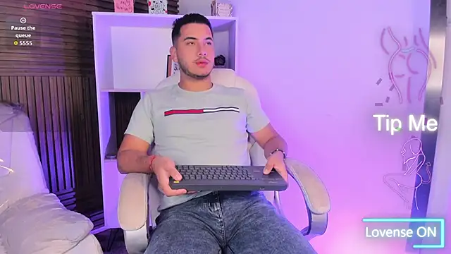 Snapshot of Axel_grey_ chatting on November 18, 2025, 12:41 pm Axel grey online show from November 18, 2025, 12:41 pm