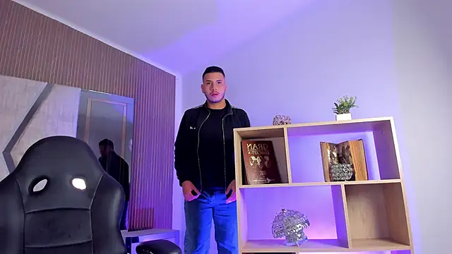 Snapshot of Axel_grey_ chatting on April 20, 2026, 12:30 pm Axel grey online show from April 20, 2026, 12:30 pm