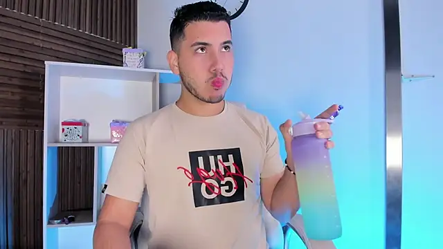 Snapshot of Axel_grey_ chatting on October 23, 2025, 12:15 pm Axel grey online show from October 23, 2025, 12:15 pm