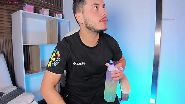 Snapshot of Axel_grey_ chatting on October 6, 2025, 12:17 pm Axel grey online show from October 6, 2025, 12:17 pm