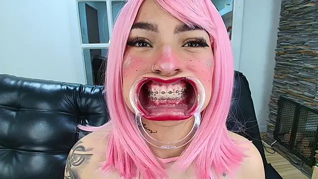 miss   abigail online show from October 4, 2025, 2:46 am