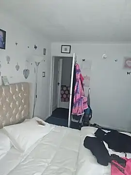 Angeldelightt online show from December 4, 2025, 3:33 pm