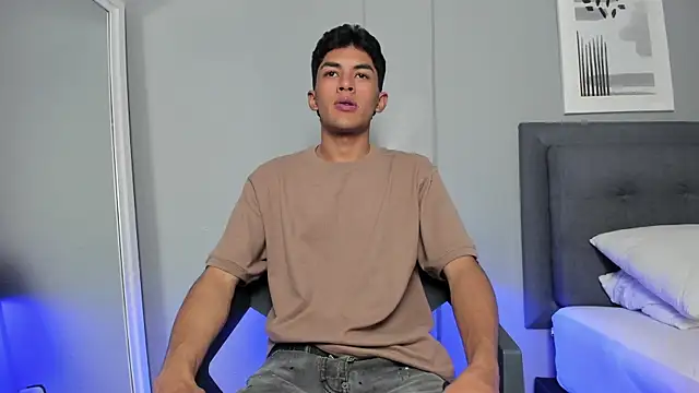 Snapshot of Tylerffoxx chatting on November 13, 2025, 8:35 pm Tylerffoxx online show from November 13, 2025, 8:35 pm