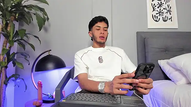 Snapshot of Tylerffoxx chatting on June 26, 2026, 11:10 pm Tylerffoxx online show from June 26, 2026, 11:10 pm