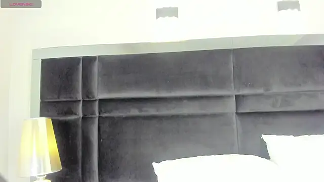 CarolineLee  online show from April 15, 2026, 10:32 pm