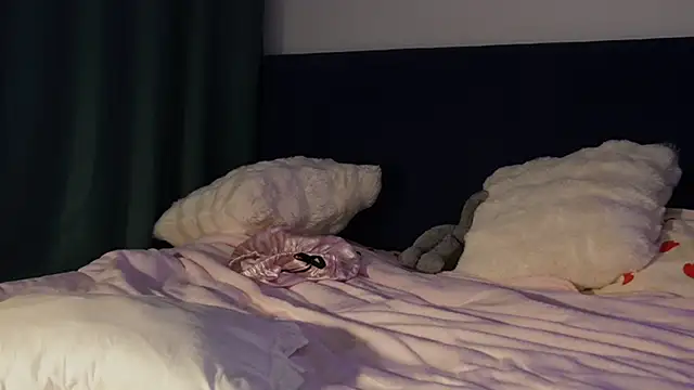 cuteleraay online show from February 6, 2026, 9:55 pm