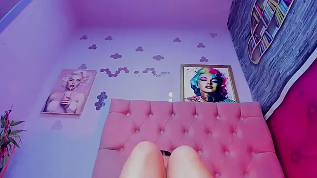 Megan Luxe online show from November 30, 2025, 8:37 am