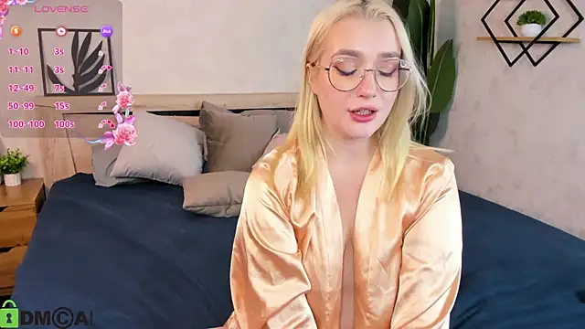 Snapshot of Vickie_Nelsson chatting on October 15, 2025, 9:56 pm Vickie Nelsson online show from October 15, 2025, 9:56 pm