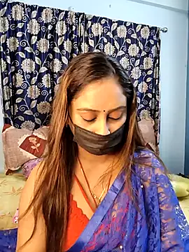 Cute-lusi online show from November 3, 2025, 8:01 pm