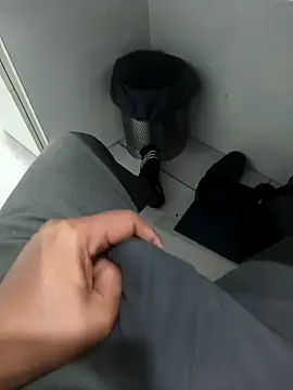 Snapshot of hotboy43339 chatting on February 18, 2026, 9:33 pm hotboy43339 online show from February 18, 2026, 9:33 pm