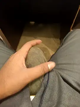 hotboy43339 online show from November 5, 2025, 1:52 am