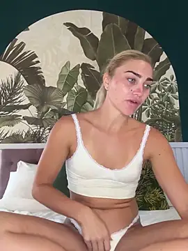 Snapshot of auriangel chatting on September 25, 2025, 12:27 am auriangel online show from September 25, 2025, 12:27 am