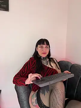 Ravenna666  online show from March 28, 2026, 11:06 pm