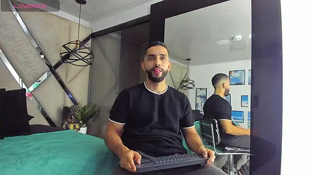 Yiyo10  online show from April 7, 2026, 3:41 am